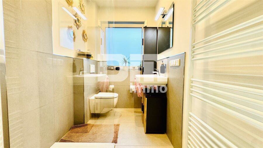 KFW 55 EE - kernsanierte / neuerstellte Erdgeschosswohnung Neubauzustand - EG Badezimmer / Dusche / Handtuchwärmer
